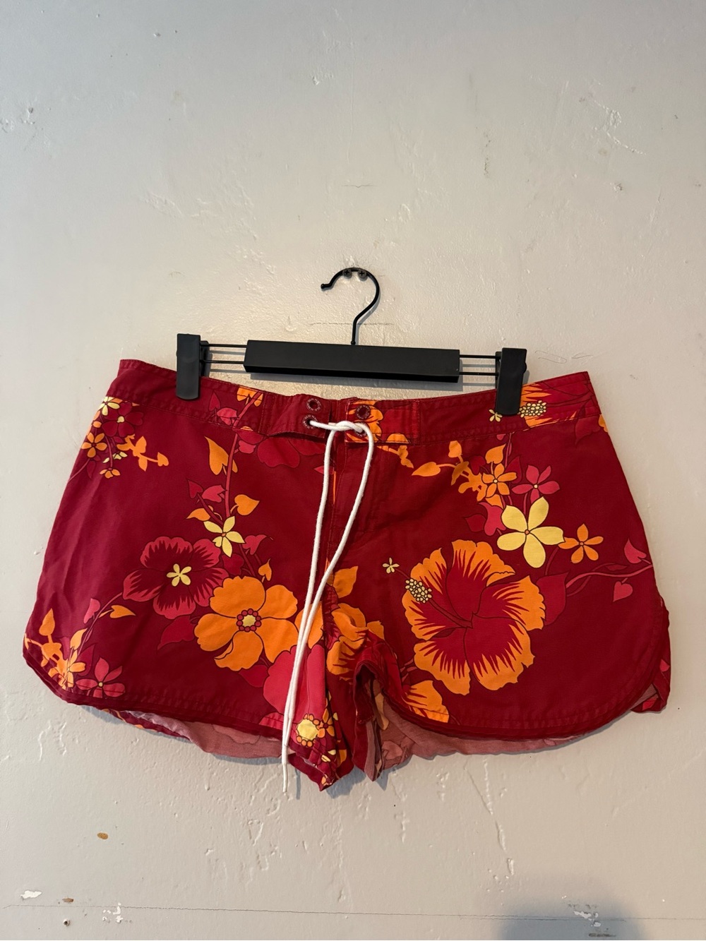 VTG Old Navy Red Floral Drawstring Beach Shorts